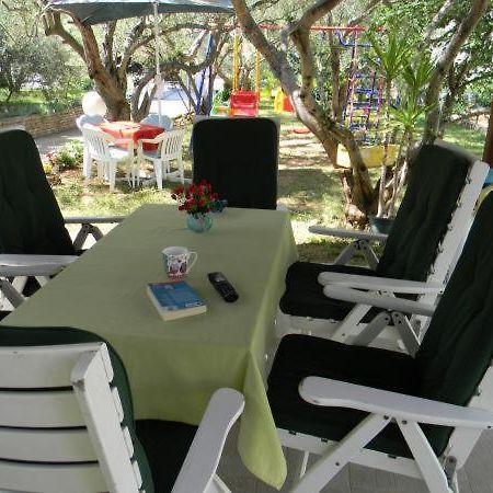 Apartmani Maver Sveti Filip i Jakov Exterior foto